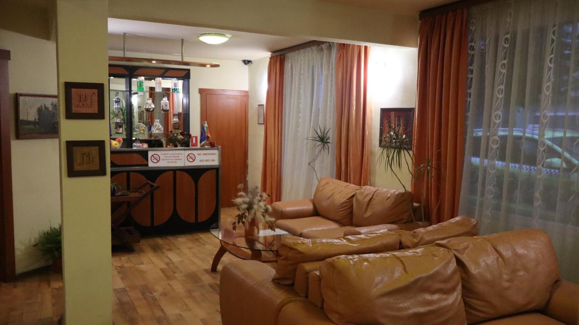 Hotel Palitra Varna Bagian luar foto