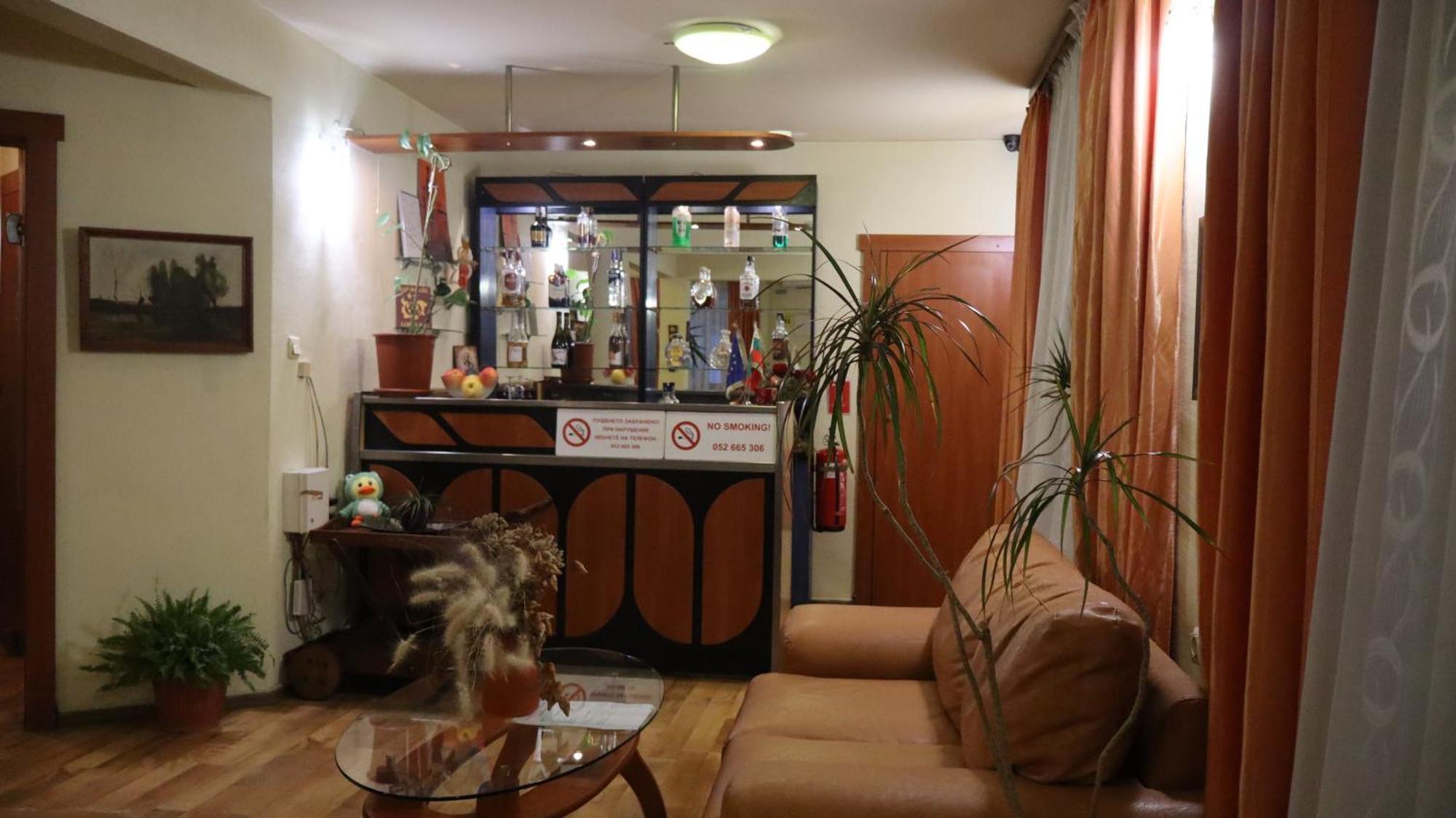 Hotel Palitra Varna Bagian luar foto
