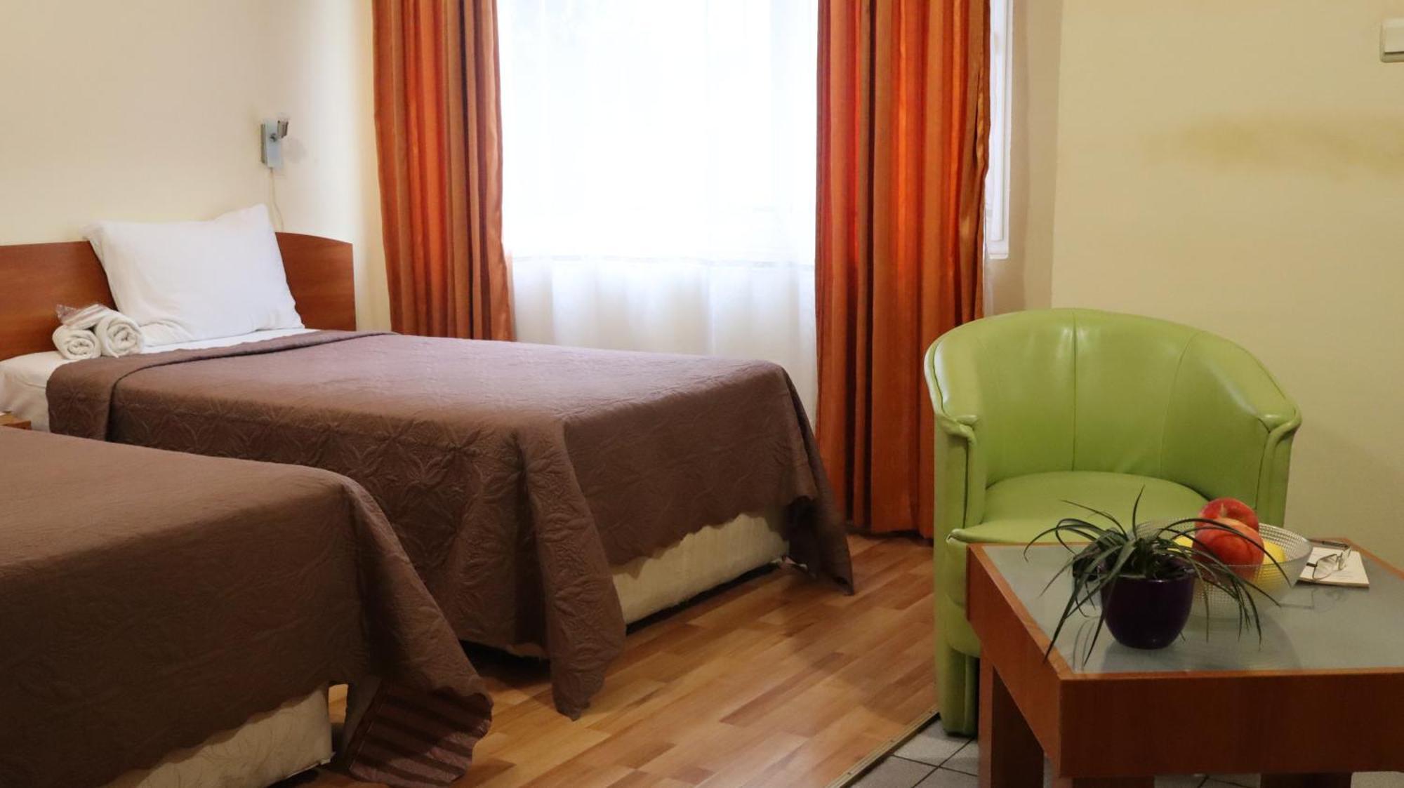 Hotel Palitra Varna Bagian luar foto