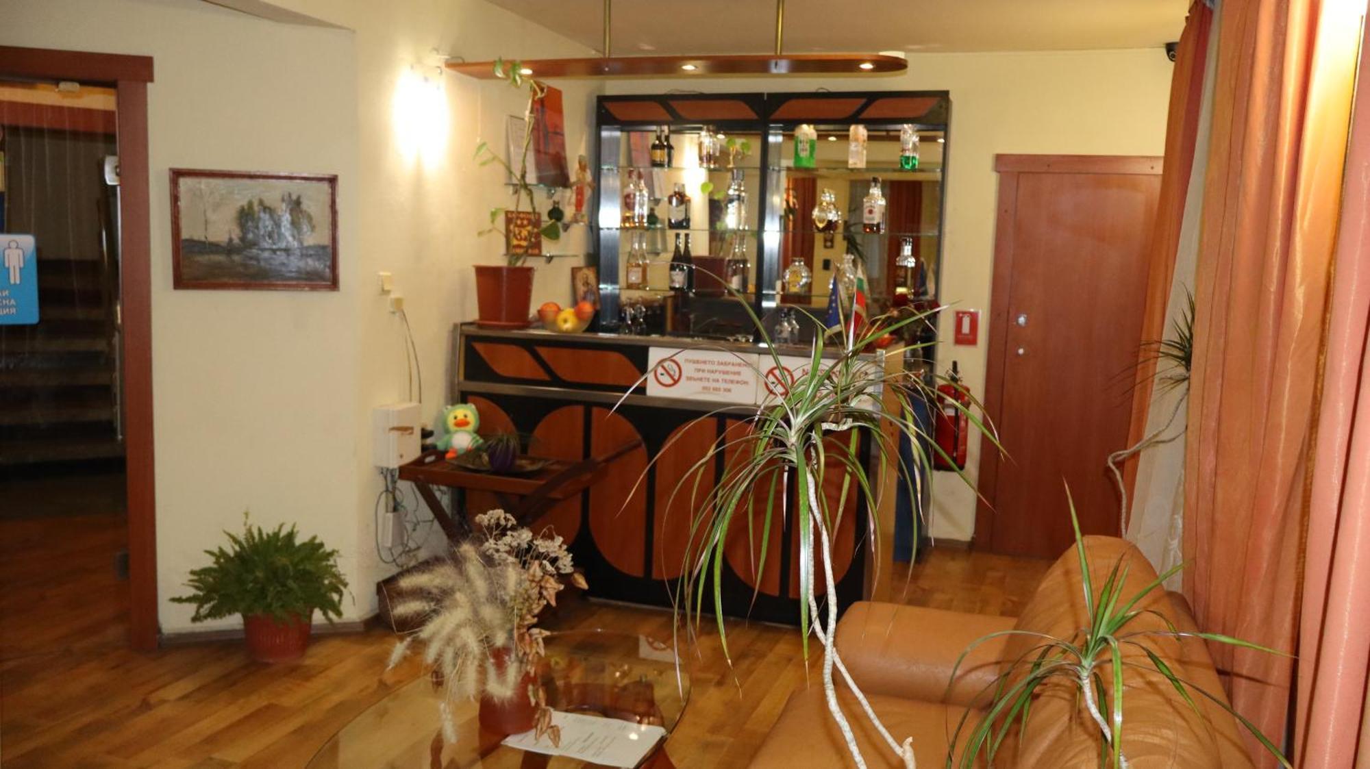 Hotel Palitra Varna Bagian luar foto