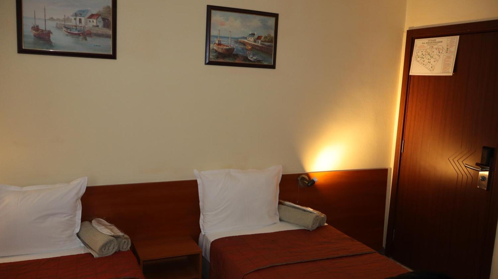 Hotel Palitra Varna Bagian luar foto