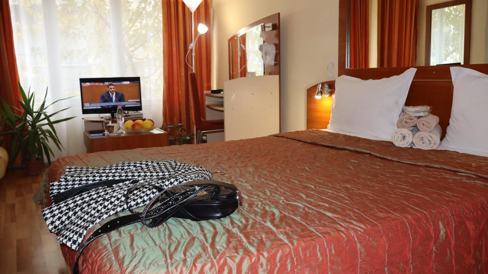 Hotel Palitra Varna Bagian luar foto