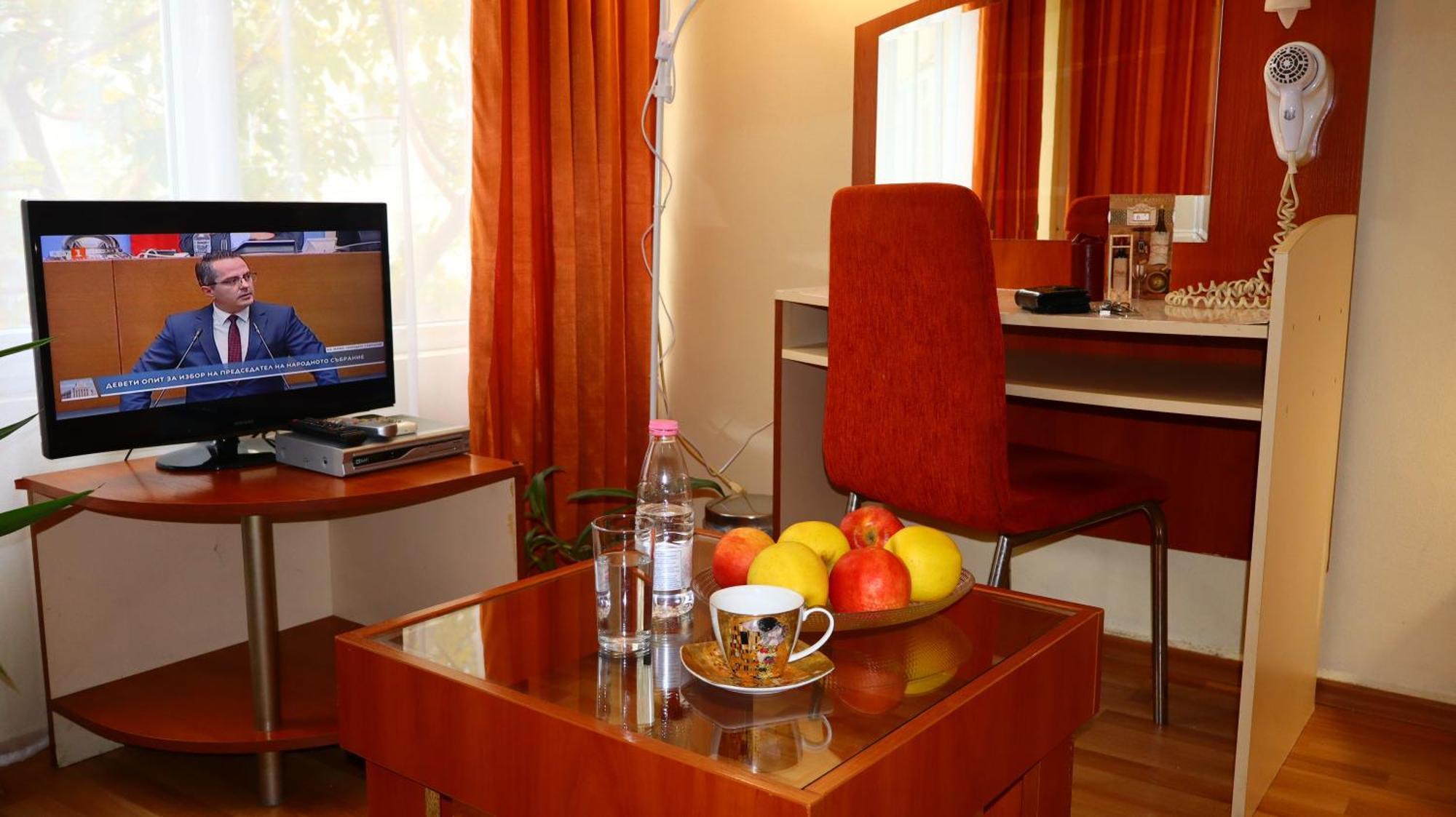 Hotel Palitra Varna Bagian luar foto