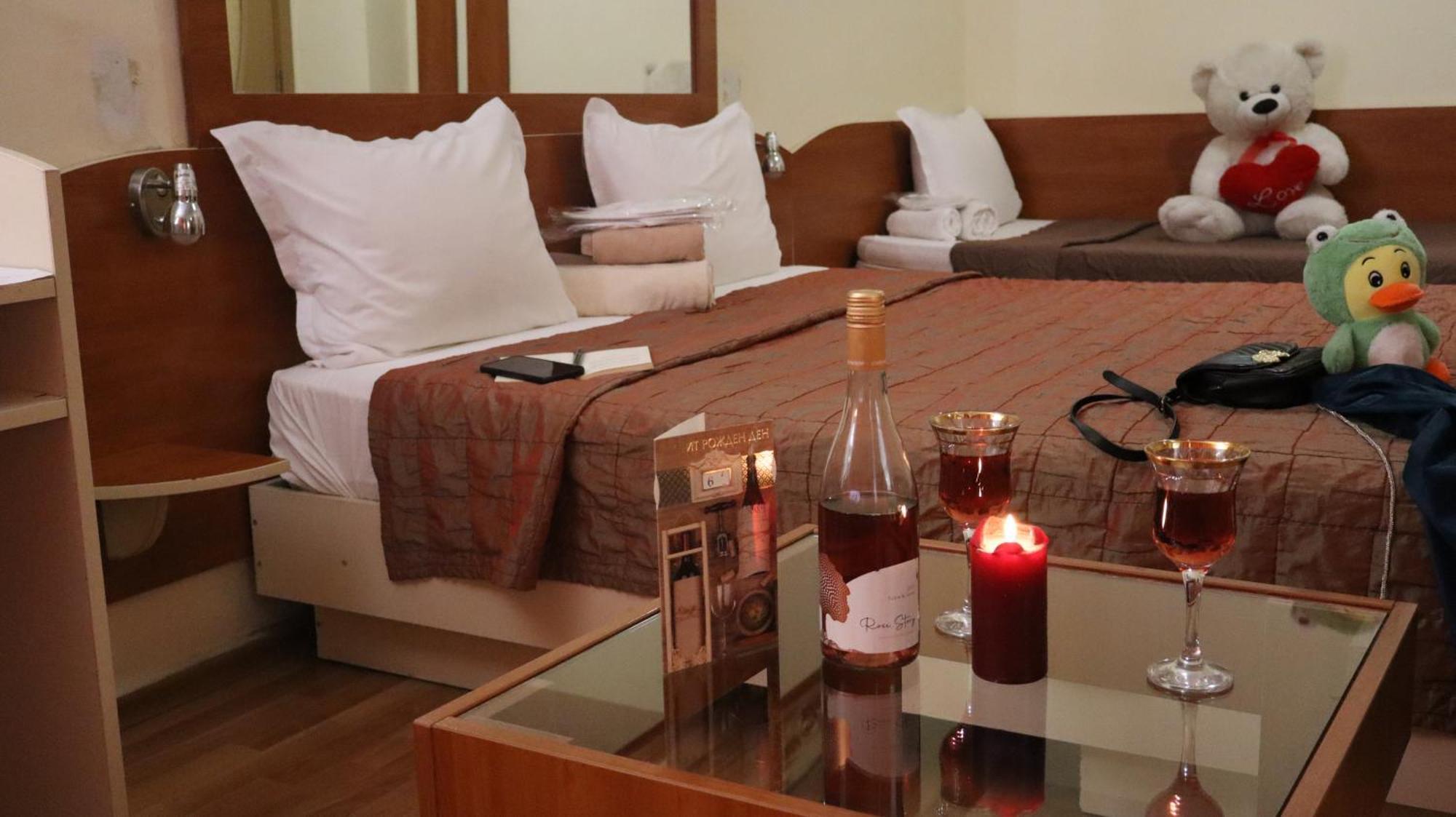 Hotel Palitra Varna Bagian luar foto