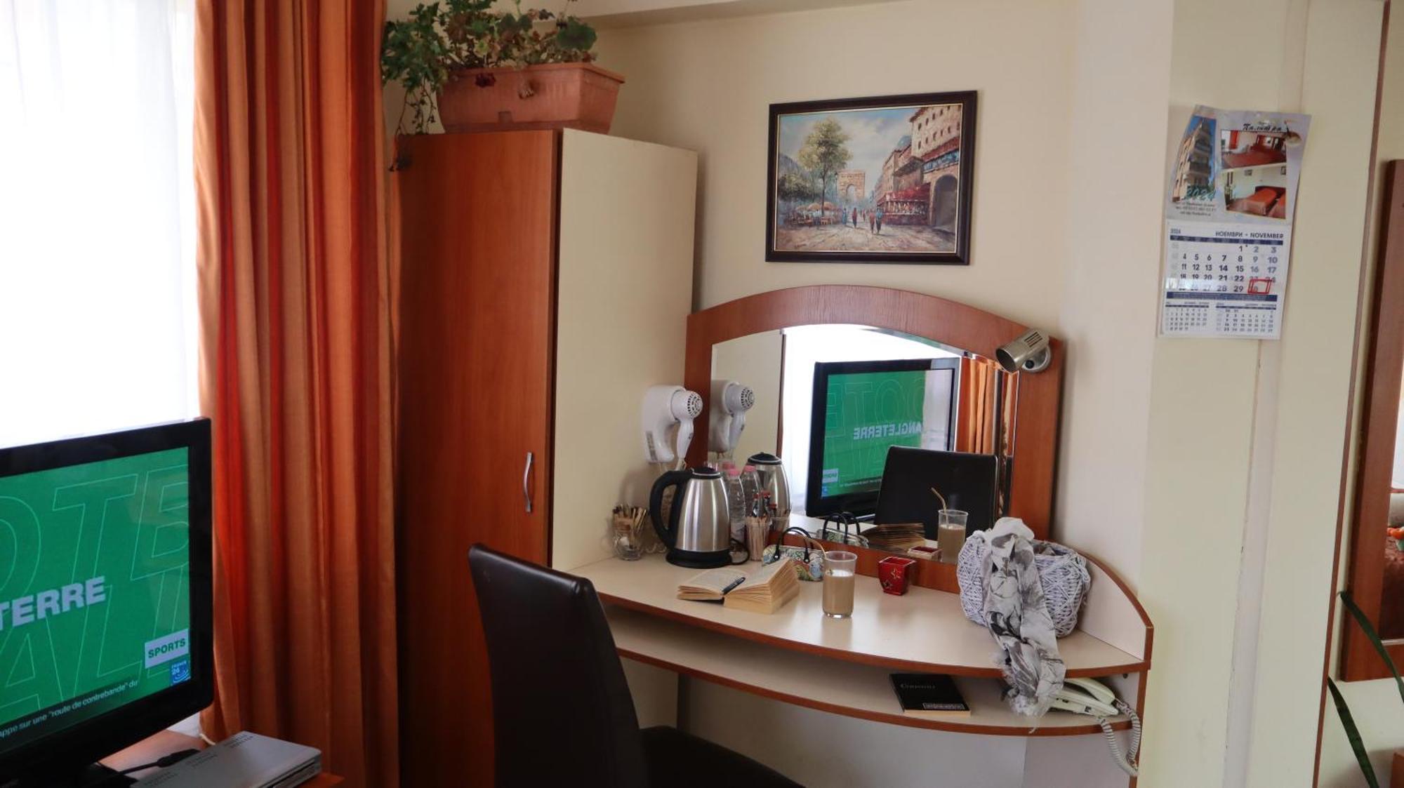 Hotel Palitra Varna Bagian luar foto