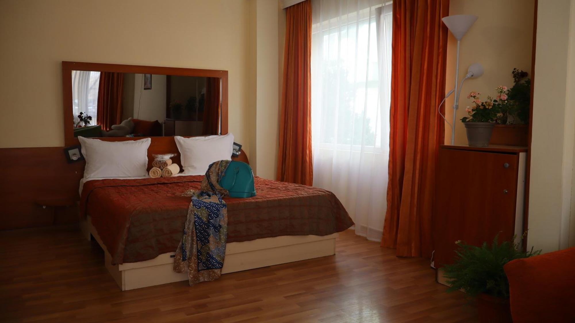 Hotel Palitra Varna Bagian luar foto