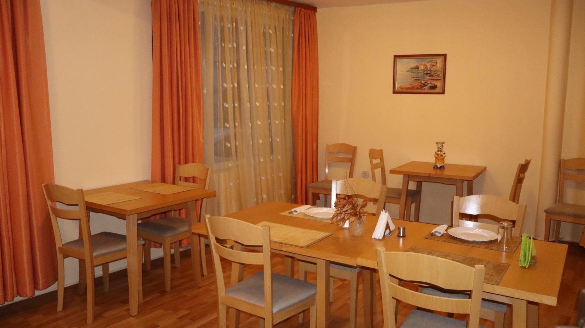 Hotel Palitra Varna Bagian luar foto