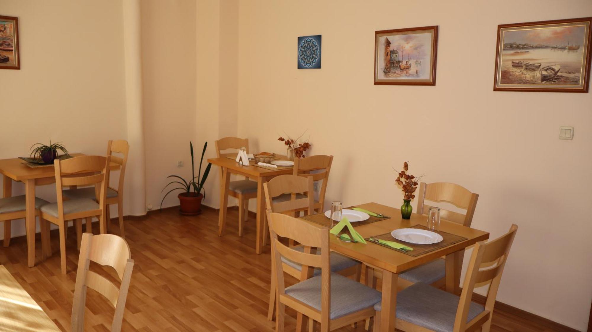 Hotel Palitra Varna Bagian luar foto