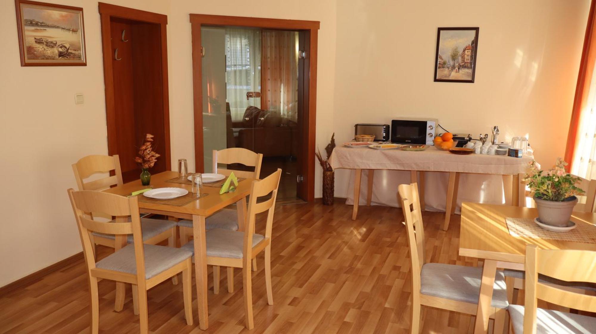 Hotel Palitra Varna Bagian luar foto