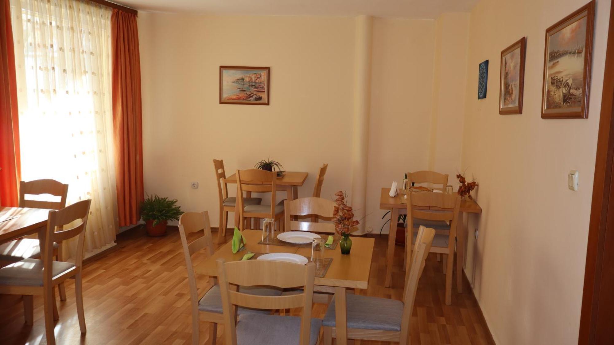 Hotel Palitra Varna Bagian luar foto