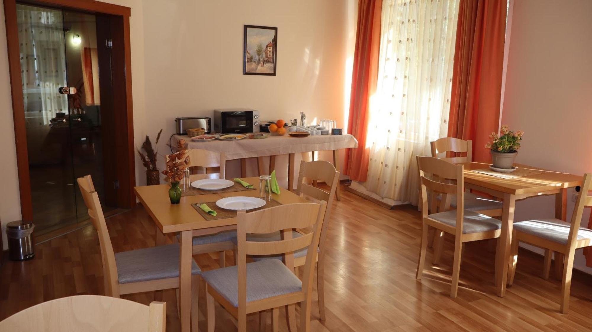 Hotel Palitra Varna Bagian luar foto